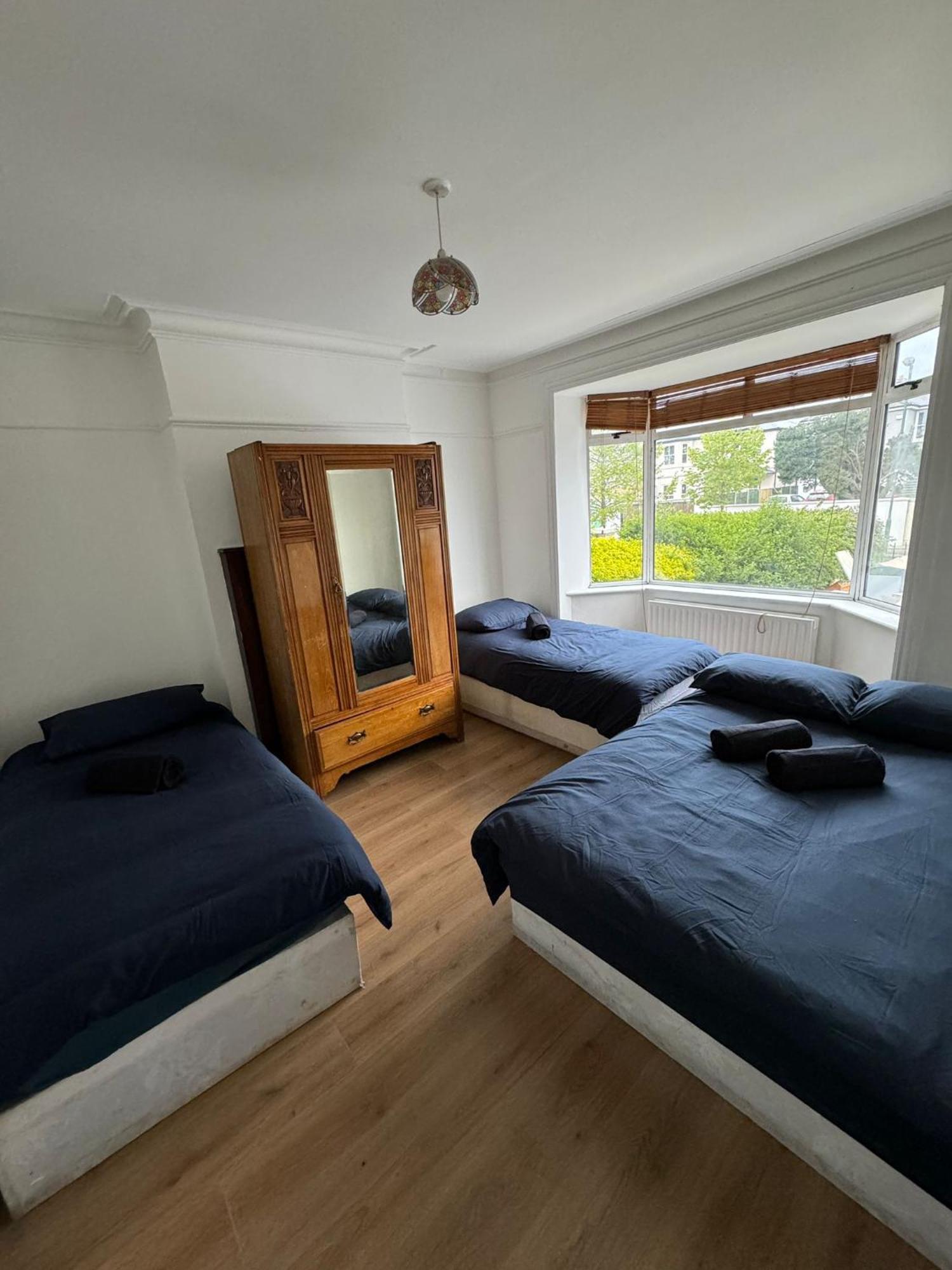 Big Family Room In Room At 2 Iveragh Rd-4 Dublin Extérieur photo