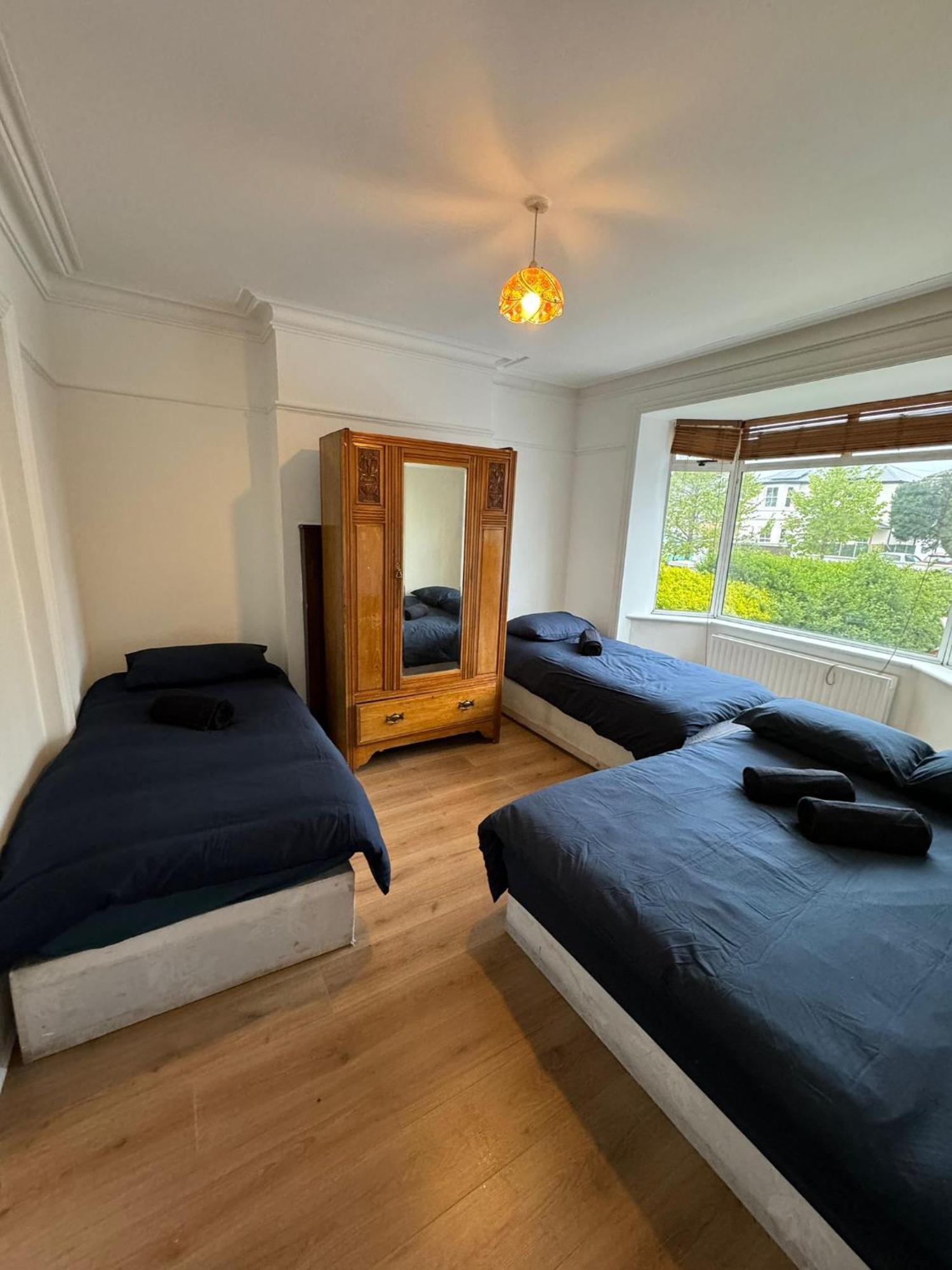 Big Family Room In Room At 2 Iveragh Rd-4 Dublin Extérieur photo