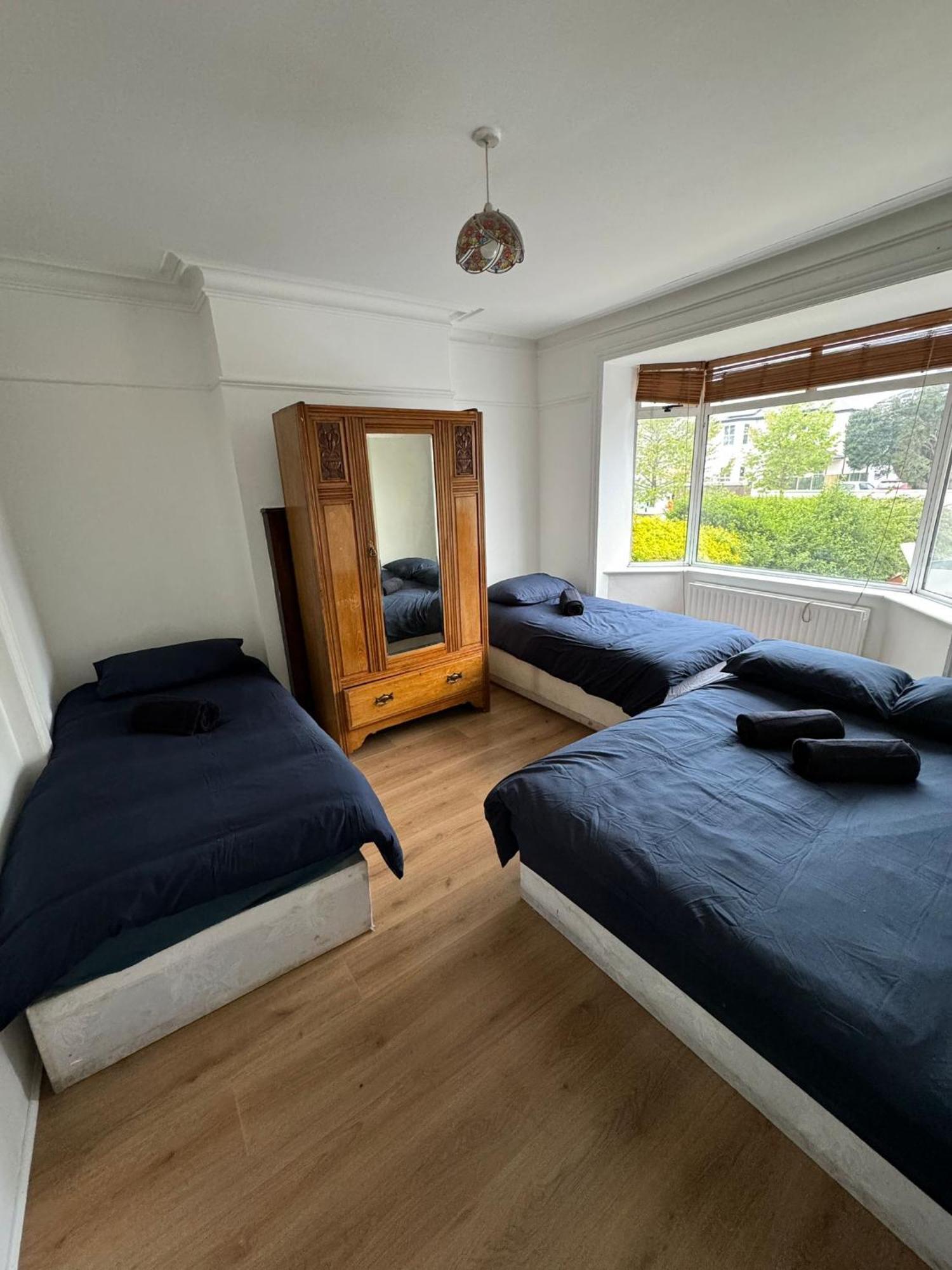 Big Family Room In Room At 2 Iveragh Rd-4 Dublin Extérieur photo